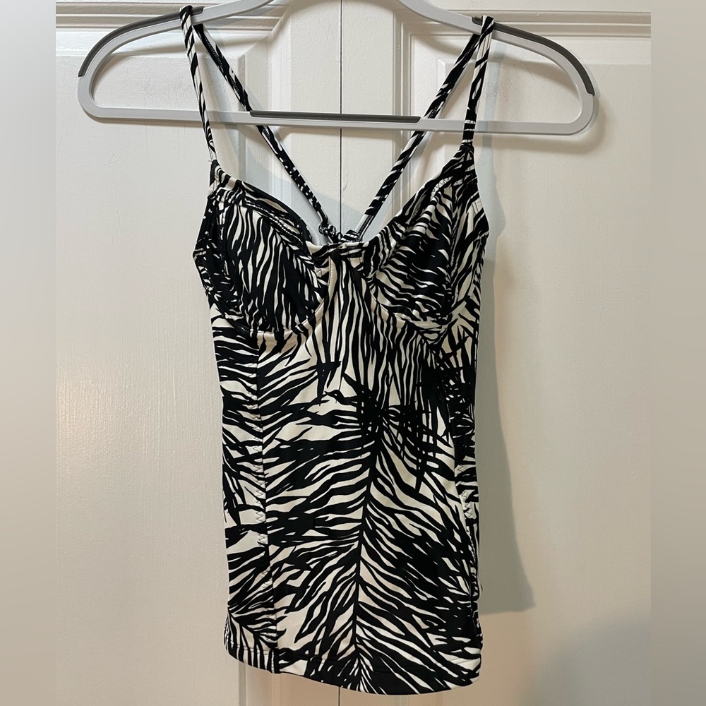 Athleta 32 B/C Fitted Tankini Swim Top Fully Lined, Black & White Leaf Design